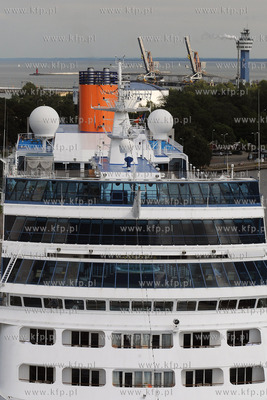 Statek wycieczkowy M/s Columbus 2 zacumowany przy Nabrzezu...