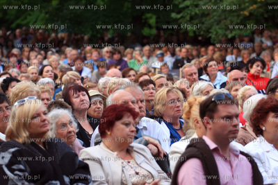 Estrada przed Palacem Opatow w Parku Oliwskim. Mozartiana...