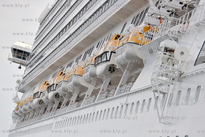 Do gdynskiego portu zwinal wycieczkowiec Costa Pacifica,...