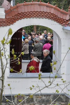 Tysiące pielgrzymów uczestniczyło w drodze krzyżowej...