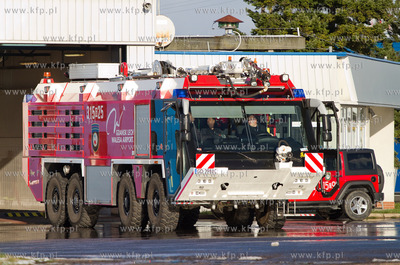 Port Lotniczy im. Lecha Walesy w Gdansku.Nz Pojazd...