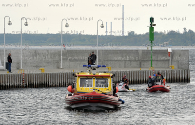 Sopot. Zatoka Gdanska. Okolo godziny 11 zatonela lodz...