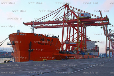 Nowe suwnice dla Baltyckiego Terminalu Kontenerowego...
