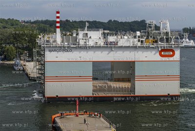 Pływający dok do produkcji kesonów został wyholowany...