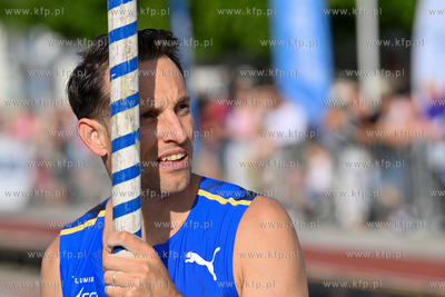 36. Tyczka na molo. Nz. Renaud Lavillenie 23.06.2023...