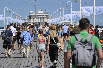 Sopot. Tlumy turystow w Sopocie. Nz. Molo. 08.07.2023...