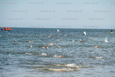 Wyścig pływacki dookoła mola w Sopocie. 20.07.2024....
