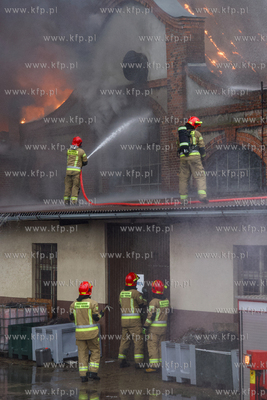 Pożar hali dawnych Zakładów Naprawczych Taboru Kolejowego...