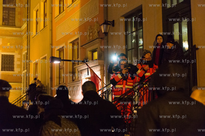 Gdańsk. Przemarsz konduktu żałobnego z trumną zamordowanego...