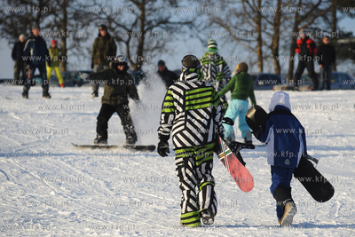 Zimowe szalenstwo w Wiezycy. Snow boardowa moda w zebre.
4.01.2009
fot....