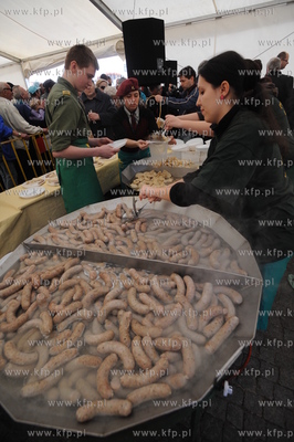 Gdansk, Targ Weglowy. Sniadanie wielkanocne dla ubogich...