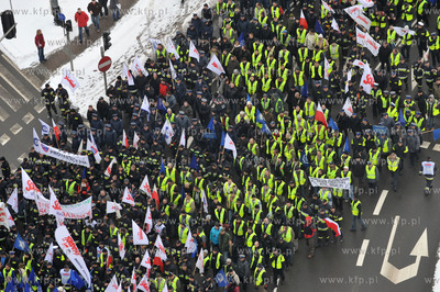 Pikieta sluzb mundurowych w Gdansku, przeciwko projektowi...