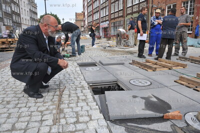 Gdansk. Prace przy budowie Fontanny Czterech Kwartalow,...