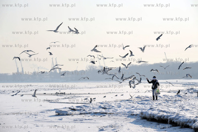 Niska temperatura spowodowala zamarzniecie Zatoki Gdanskiej....