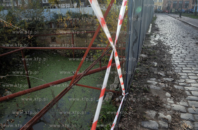 Prowizoryczne zabezpiecznie ogodzenia wykopalisk archeologicznych...