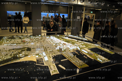 Gdynia. Impreza Swietojanska wita wiosne. Makieta Gdyni...