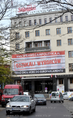 Kampania wyborcza do Europarlamentu. Billboard z haslami...