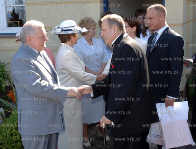 Imieniny u Danuty i Lecha Walesy. Zyczenia od ksiedza...