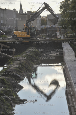Gdańsk Orunia. Okolice mostu nad kanałem Radunii...