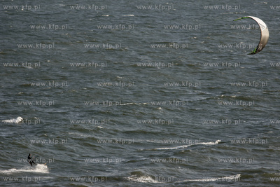 Gdynia Orlowo. Kitesurfing.
25.10.2011
fot. Krzysztof...