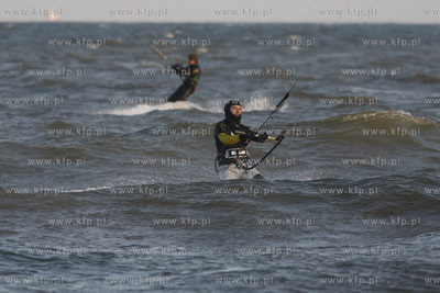 Gdynia Orlowo. Kitesurfing.
25.10.2011
fot. Krzysztof...