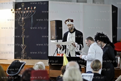 Gdansk. Synagoga przy ul. Partyzantow. Purim - karnawal...