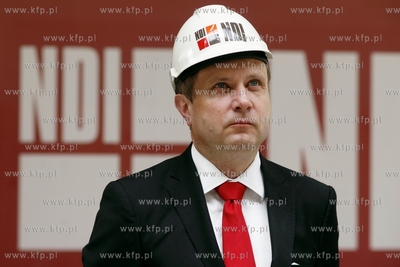 Uroczystosc zawieszenia wiechy na budowie budynku 2...