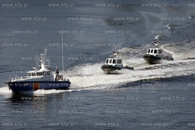 Gdynia. Swieto Morza. Pokaz dzialan antyterrorystycznych...