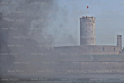 Inscenizacja bitwy morskiej w okolicy Twierdzy Wisloujscie....