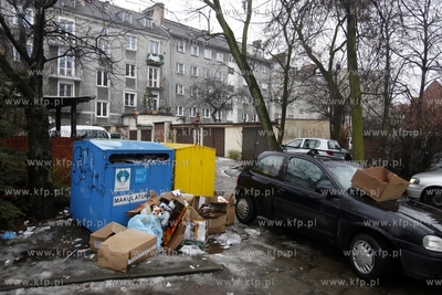 Wiata smietnikowa na podworku przy ul. Katarzynki w...