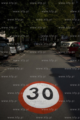 Sopot. Ul. 23 Marca. Ograniczenie prędkości do 30...