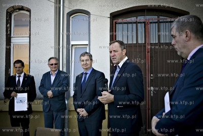 Przejazd pociągu na trasie Gdynia Główna - Brusy,...