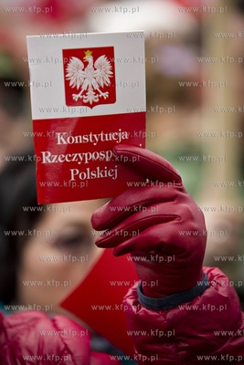 Gdańsk. Długi Targ. Demonstracja przeciwko rządom...
