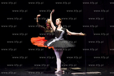 Opera Bałtycka. Opera TU  ! TU ! Choć cztery struny...