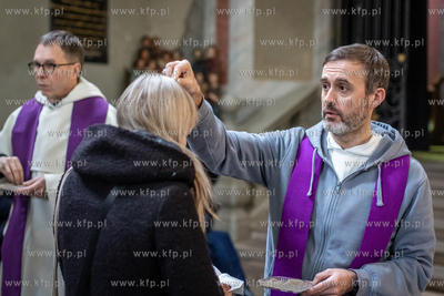 Bazylika św. Mikołaja w Gdańsku. Środa popielcowa....