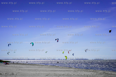 Kitesurfing na Zalewie Wiślanym w okolicy Kadyn. 29.05.2021...