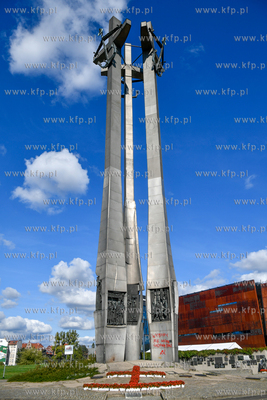 Gdańsk. Plac Solidarności. Wandale zdewastowali pomnik...