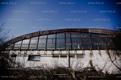 Zamknieta od 2002 roku hala GKS Wybrzeze na Gdanskiej...