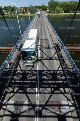 Dziwnow. Drogowy most zwodzony na rzece Dziwnie laczacy...