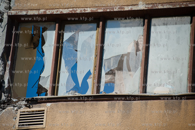 Gdynia. Wyburzanie jednego z budynkuw Dalmoru przy...