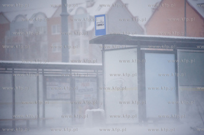 Gdansk. Os. Pogodne. Porywisty wiatr oraz silne opady...