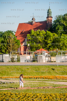 Zukowo. Skwer przy Rondzie Siostr Norbetanek. 
26.05.2014
fot....