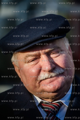 Gdansk. Oliwa. Druga tura wyborow samorzadowych. Glosuje...