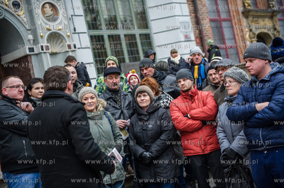 Gdansk. Dlugi Targ. Protest mieszkancow Gdanska, ktorzy...