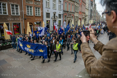 Gdansk. Manifestacja przeciwko podatkowi PIT, zorganizowana...