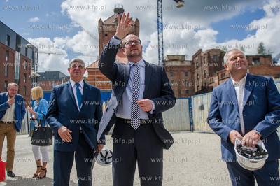 Gdansk. Spacer po Dolnym Wrzeszczu, poprzedzajacy uroczystosc...