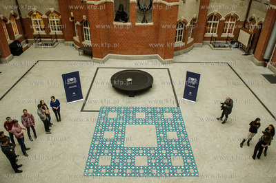 Dziedziniec im. Jana Heweliusza w Gmachu Glownym Politechniki...