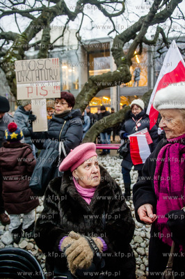 Gdynia. Strajk Obywatelski Komitetu Obrony Demokracji...