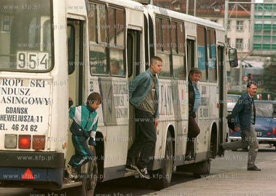 autobus Ikarus- przystanek przy dworcu w Gdansku


fot....