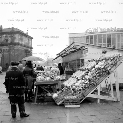 Warzywniak na Targu Weglowym w Gdansku. 
08.11.1973
1listopad73_z.kosycarz_p9
Fot....